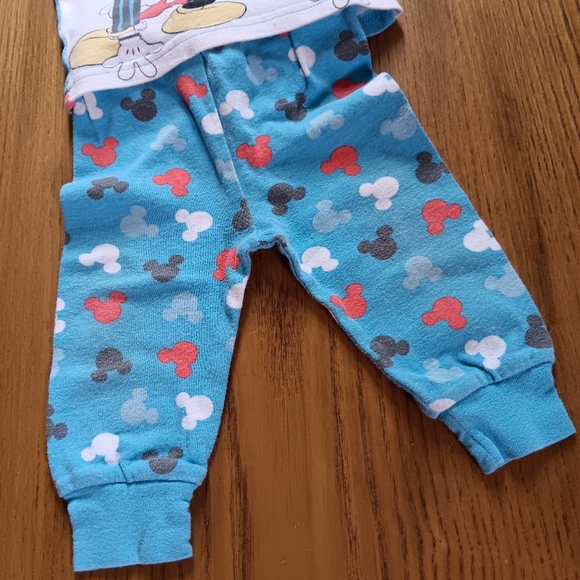 9m Disney pj's - Picture 2 of 5